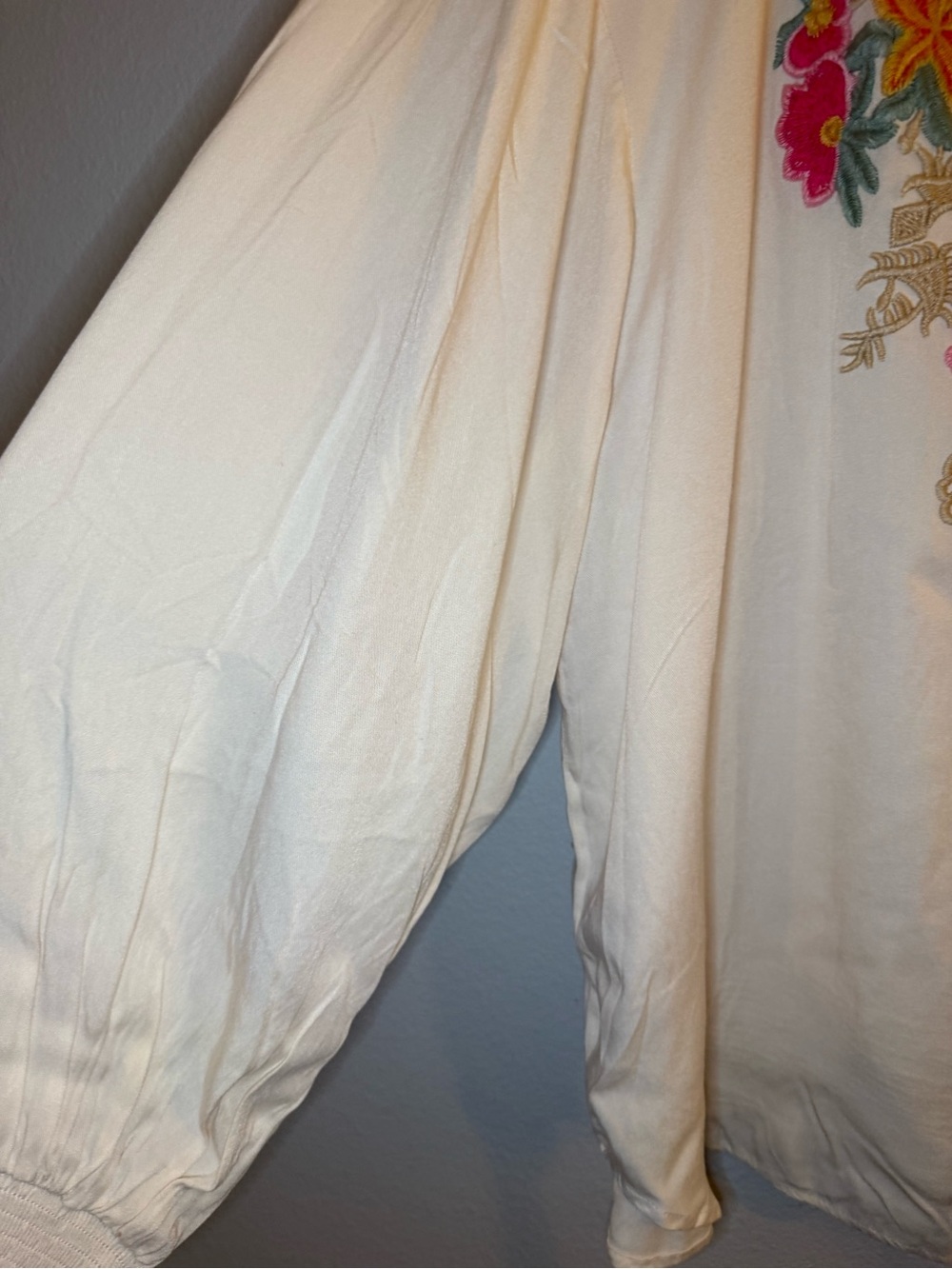 easel Beige - Embroidered Peasant Blouse with Multicolored Floral Accents - NWT - Picture 4 of 9